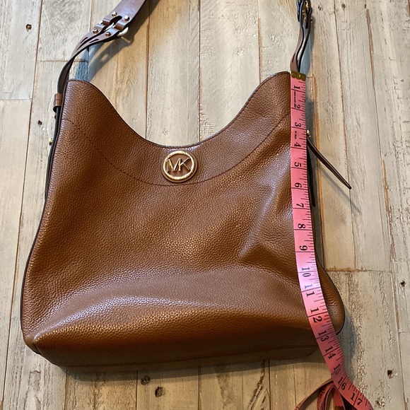 ❤️SOLD❤️ Michael Kors MK Purse Brown/Tan Adjustable Strap 2 Pocket Inside Zip - Picture 9 of 9